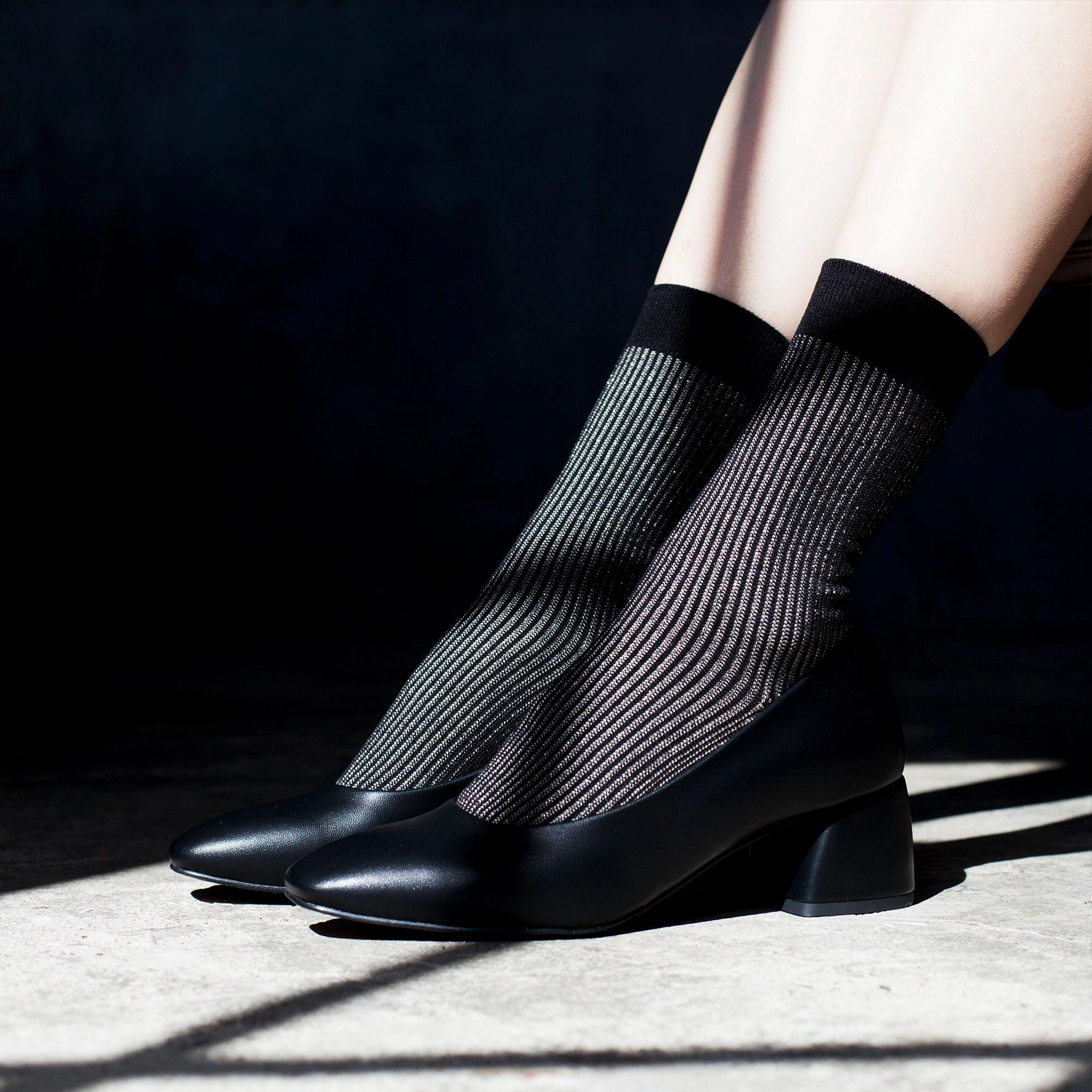 Women's Two-Tone Ribbed Socks - Black & Gold